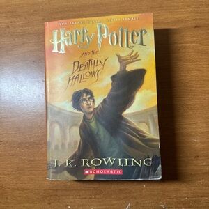 Harry Potter and the Deathly Hallows book